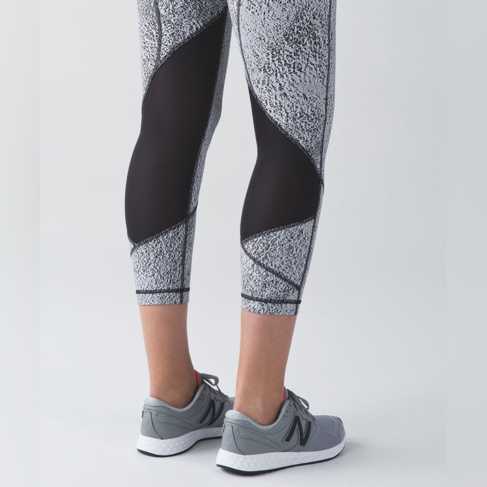 Lululemon Pace Rival Crop - Picture 2 of 15